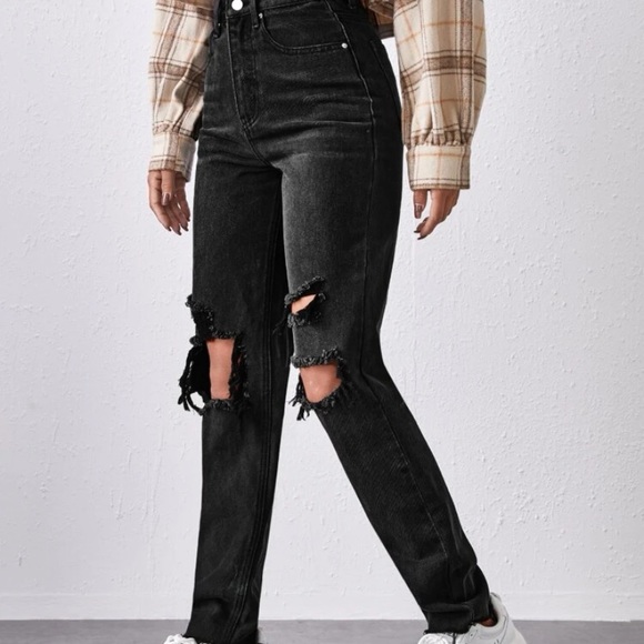 SHEIN High-Wasted Black Ripped Mom Jeans - Picture 4 of 6
